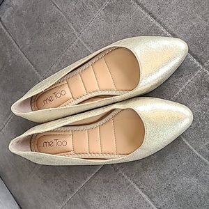 NWOT Me Too Aimee Leather Metallic Gold Flats Size 8.5 M